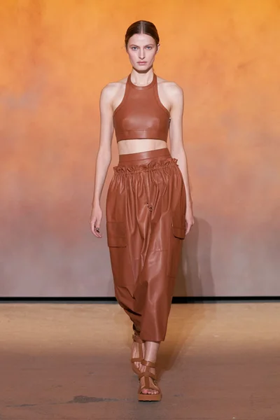 Look 18